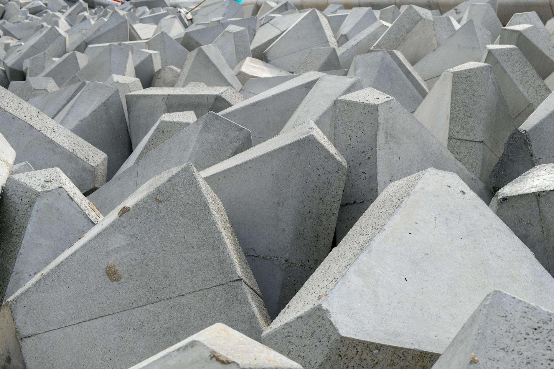 Foto Roster Beton Karawang menampilkan daftar harga dan spesifikasi produk beton siap pakai