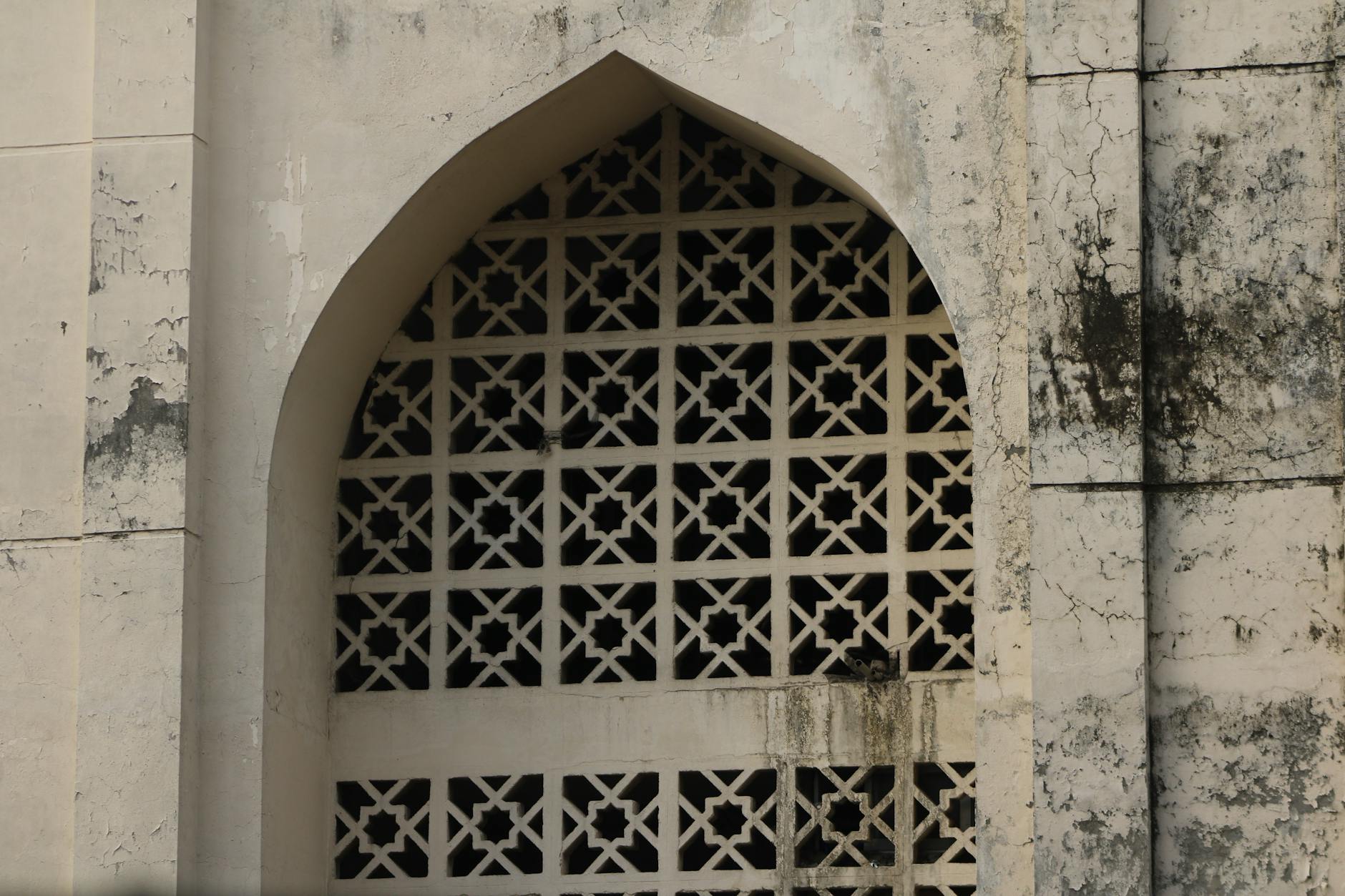 Panduan memasang roster anti bocor untuk melindungi rumah dari hujan