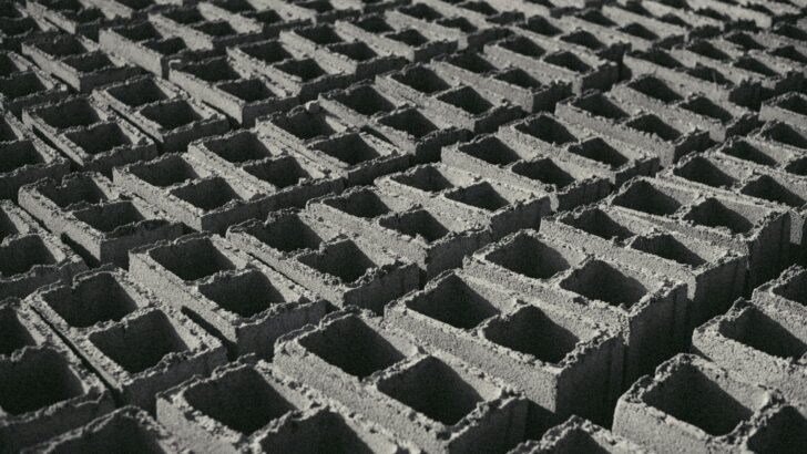 Roster mobil bekas berkualitas di Karawang, siap dibeli dengan harga terjangkau